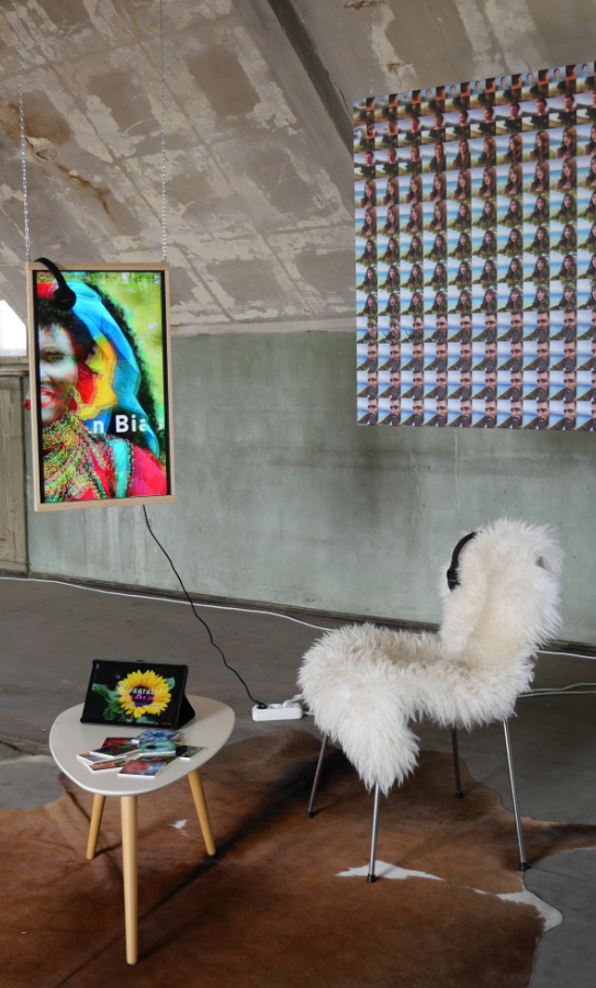 Print with Imagesequence, Chair, Monitor with Videoclip, Table