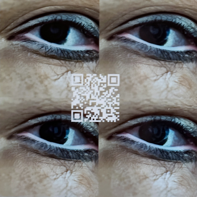 4 eyes centered by a QR code